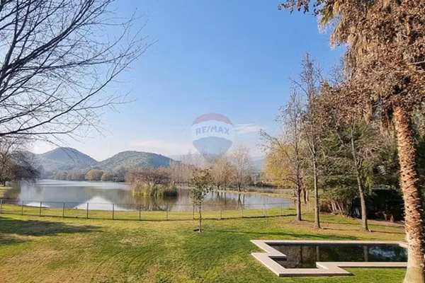 Maravillosa casa con laguna, lujo y naturaleza