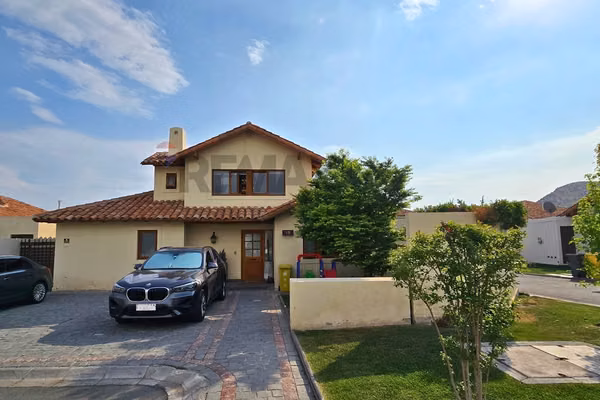 Venta en piedra roja, chicureo, impecable.