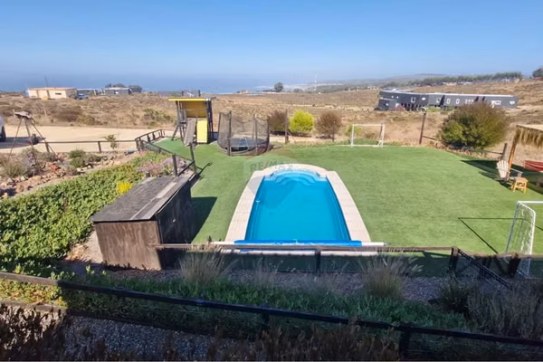 En venta casa amoblada en costa huaquen