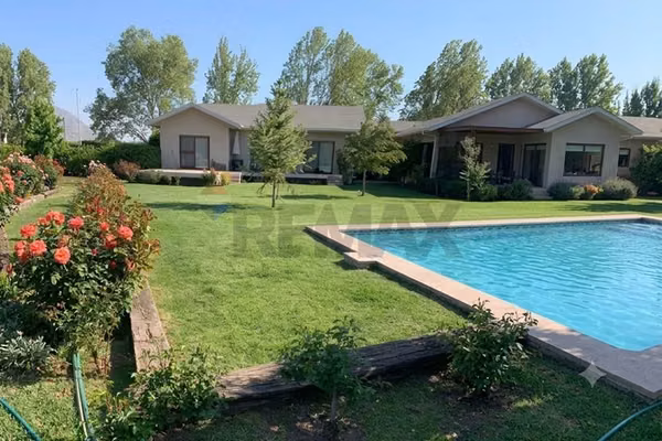 Casa de 1 piso en condominio de chicureo