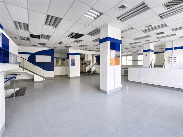 Local Comercial en arriendo en Santiago, Metro Santa Lucía