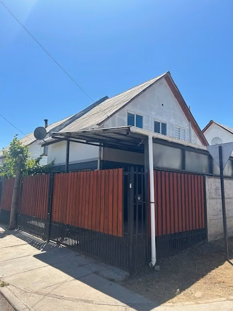 Casa de 2 pisos esquina, 3 dormitorios 1 baño