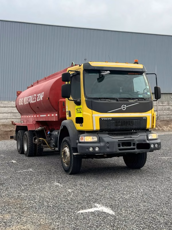 VOLVO VM 330 6X4 AÑO 2022 ALJIBE 20M3 PRESURIZADO