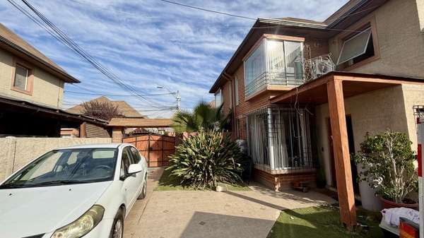 AMPLIA CASA DE 3 DORMITORIOS EN QUILICURA | TERRENO 256 M2