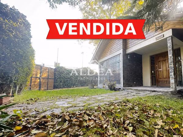 Casa Esquina+Piscina+Paneles Solares