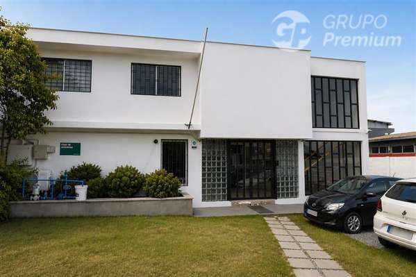 PROPIEDAD CORPORATIVA- TÉCNICA P. INDUSTRIAL LA REINA 1100M2