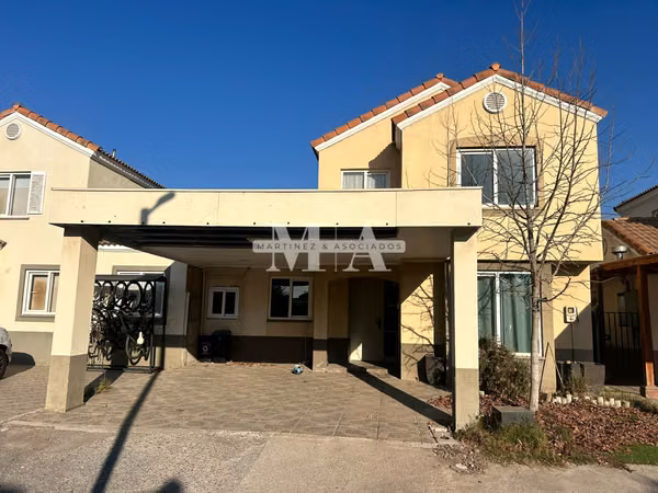  ¡ARRIENDA CASA RECIÉN REMODELADA EN CONDOMINIO LAGUNA LOS CÓNDORES – SAN BERNARDO! 