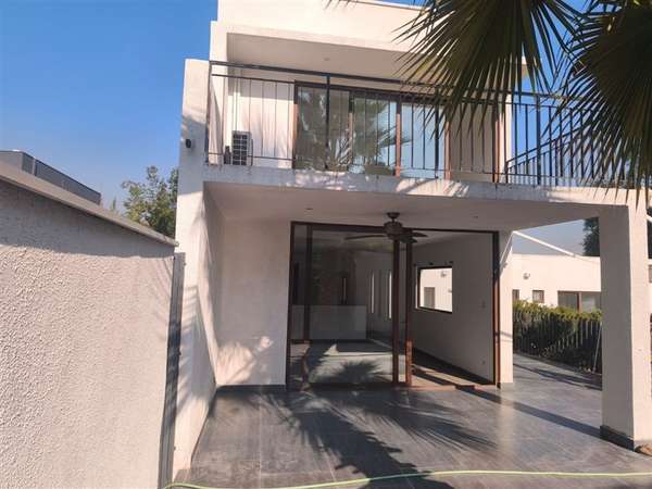 Casa en venta de 5 dorm. en Colina
