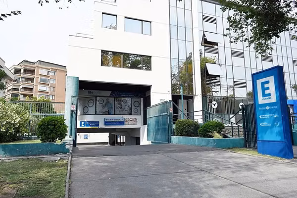 En venta consulta médica en Vitacura, frente a Clínica Alemana