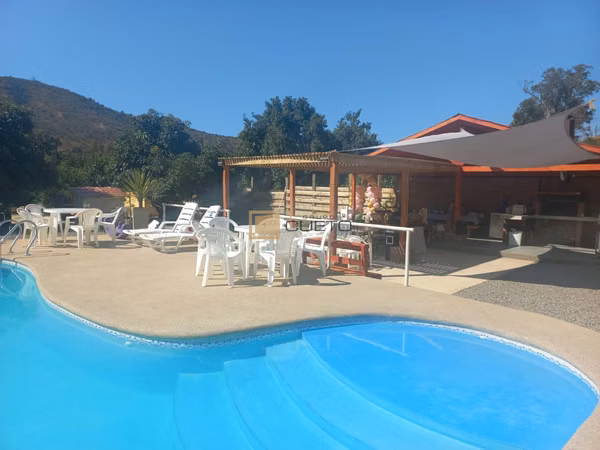 Fundo de 11 Hectáreas en Venta, con producción de paltos y espacios recreativos.