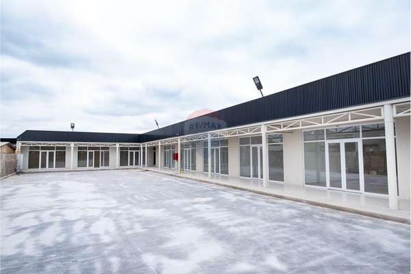 Locales en arriendo en strip center – peñaflor