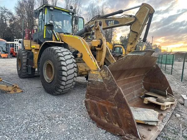 CARGADOR FRONTAL MARCA CATERPILLAR MODELO 966L AÑO 2021