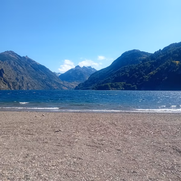 Gran terreno en Aysén, sector  lago La Paloma.
