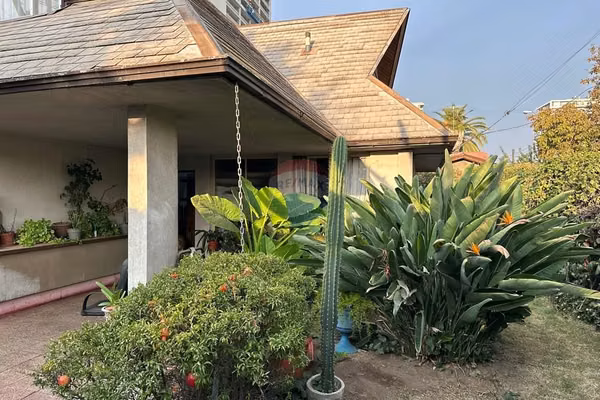 Casa esquina en ñuñoa
