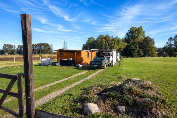 PARCELA PLANA 5000MTS FRUTILLAR CON CONSTRUCCIÓN DE MADERA