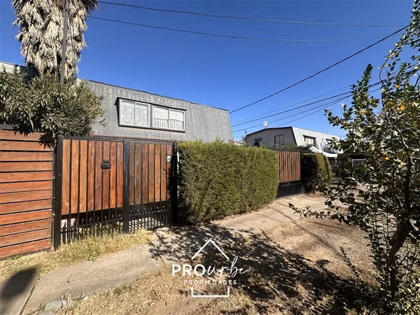 Venta acogedora casa en Jardines de Vespucio 3D,3B