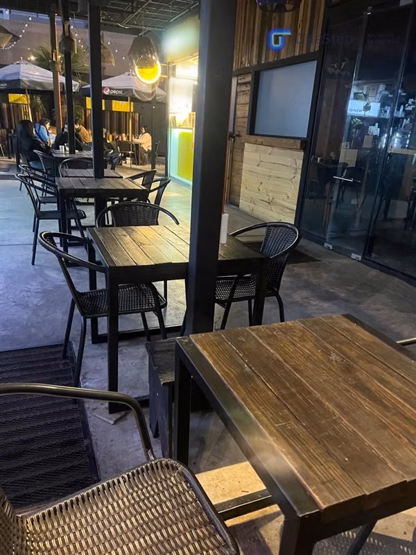 DERECHO LLAVES DE SANGUCHERÍA CON TERRAZA EN AVENIDA ITALIA.
