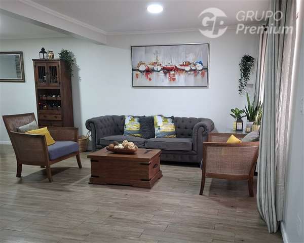 Gran casa en venta de 8D y 3B en Quinta Normal