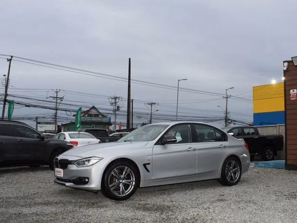 BMW 320I 2.0 MT. 2015