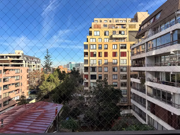 Luminoso depto en Las Condes (175906)