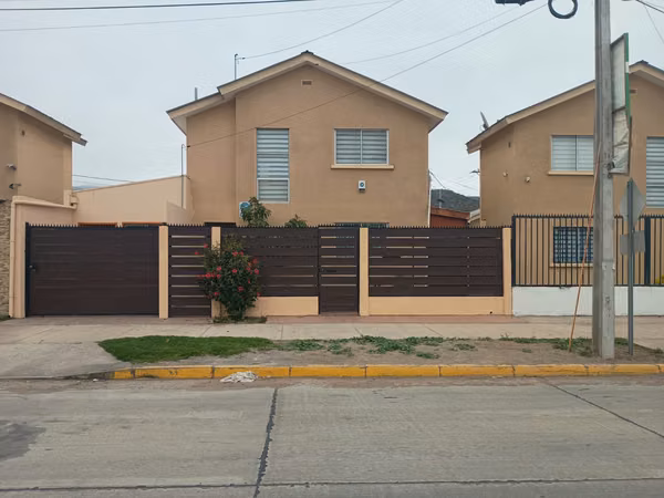 ARRIENDO CASA HABITACIÓN CON LOCAL COMERCIAL EN FALDEOS DE LA FLORIDA I - LA SERENA