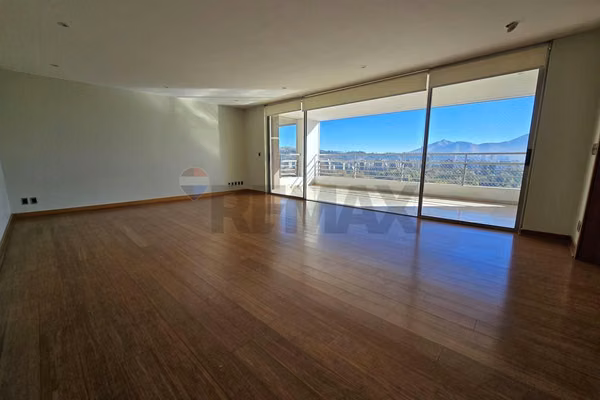Exclusivo penthouse en el golf ! 4d + sala
