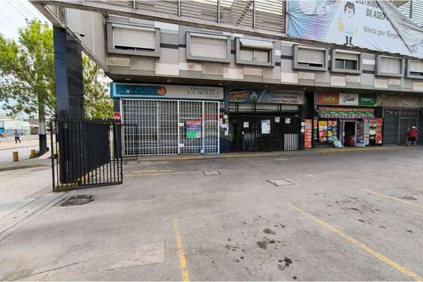 Arriendo comercial esquina grecia con molineros.
