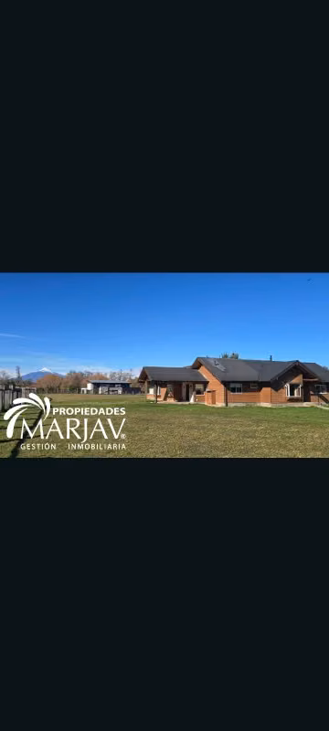 Se vende amplia casa en villarrica.