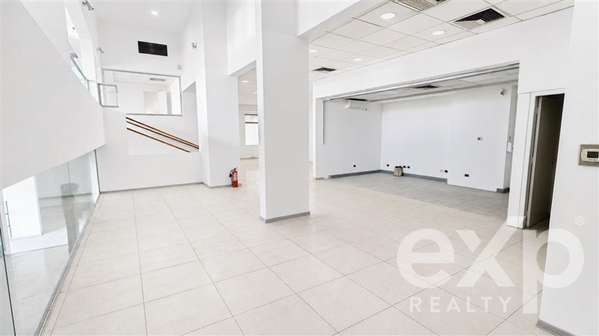 Arriendo edificio comercial en Cuevas con Astorga