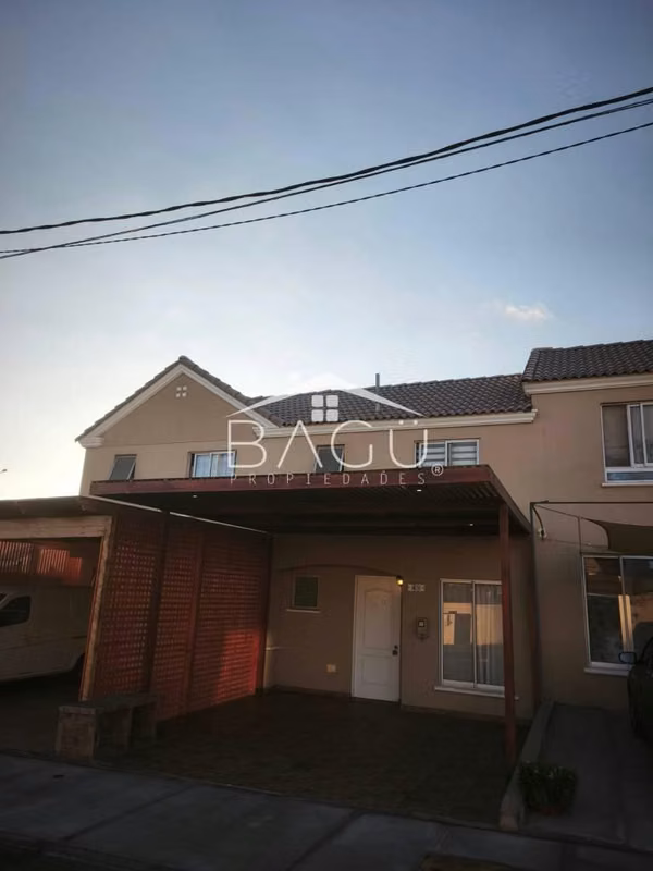 SE ARRIENDA CASA EN COSTA LAGUNA