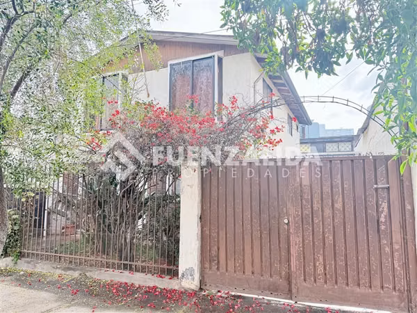 Casa en venta de 5 Dorm. en Estación Central