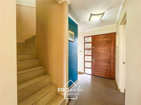 Casa en Venta de 4D y 3B / El Remanso de Chicureo