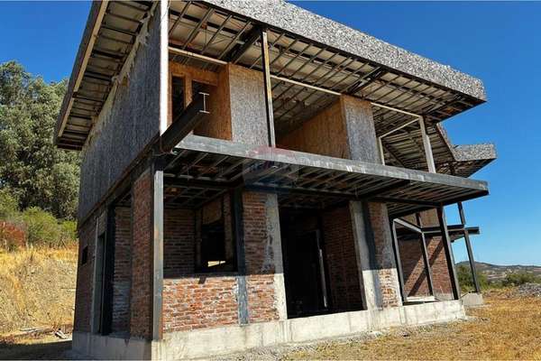 Exclusiva casa moderna en construcción avanzada