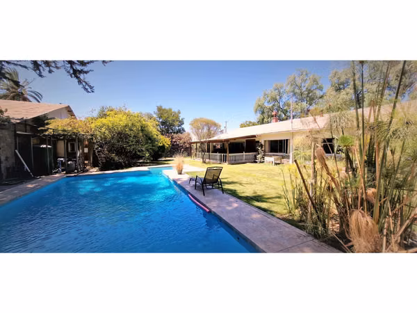 Venta de casa en Quillota, paradero 8, con 244 m2., sitio de 1.400 m2. 350 M$