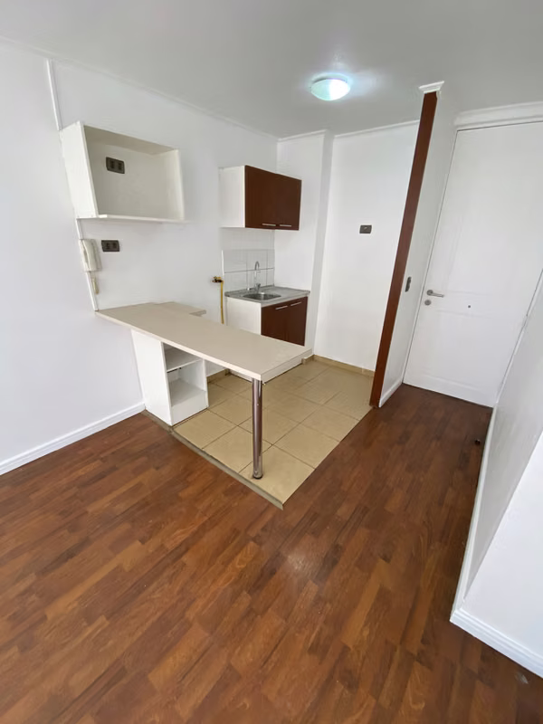 GRAN OPORTUNIDAD ARRIENDO 1 DORMITORIO - METRO HOSPITALES