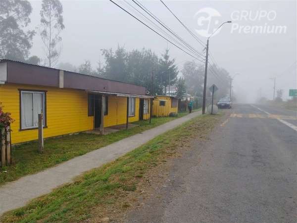 Sitio en venta con 4 casas en Teodoro Schmidt
