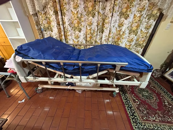 Vendo Cama Clinica y accesorios