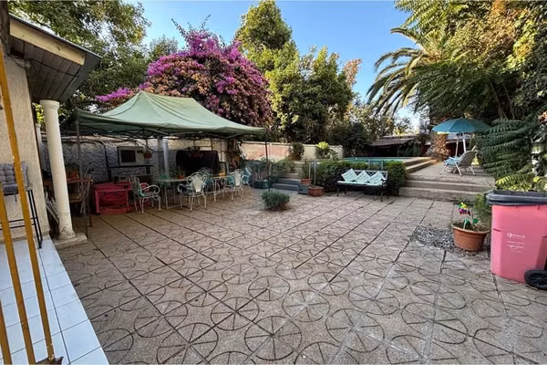 Casa con historia y gran terreno en la cisterna