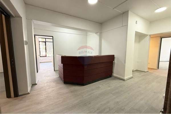 Oficina comercial en arriendo i bellas artes