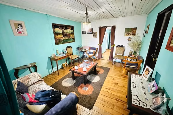 Casa antigua con amplio terreno en quinta normal