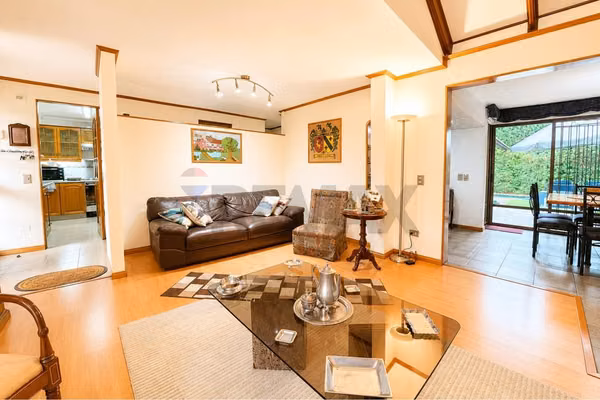 Venta casa sector montenegro 4d+4b con piscina
