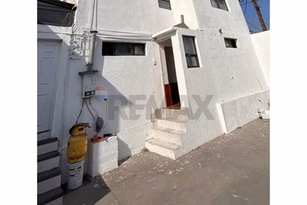 Casa de 3 pisos para empresa