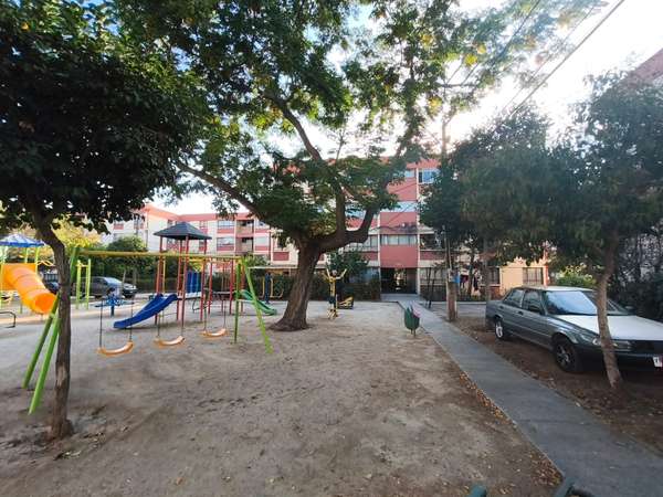 Cómodo y amplio departamento dos dormitorios cercano a metro Est. Nacional