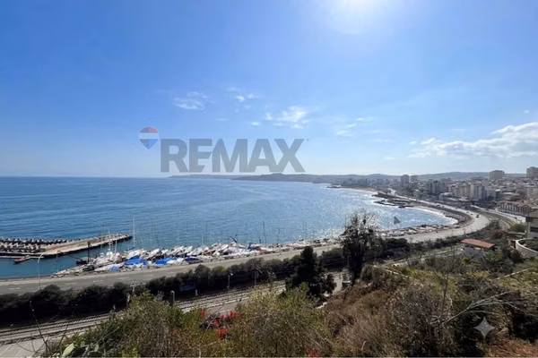 "hogar histórico con vista panorámica al mar"