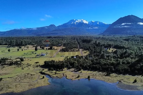 Tranquil 10,000 sqm lakeside paradise in pto montt