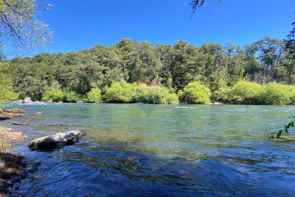Parcela vista al volcán y acceso a rio en pucón