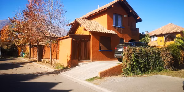 Amplia Casa en Condominio Peñalolén