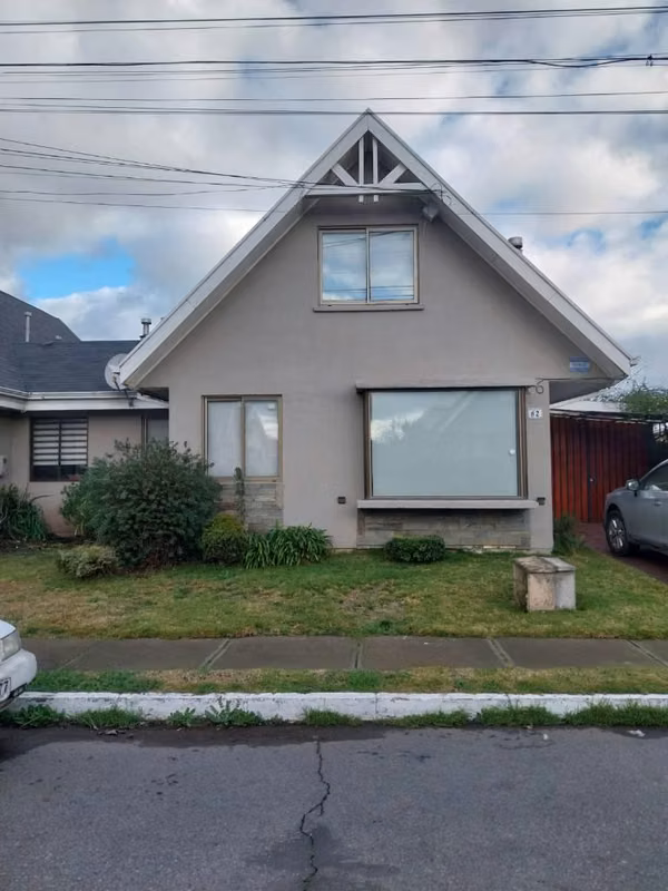 VENTA CASA 2 PISOS 3D + 2.5 B VILLA EMAUS CHILLAN