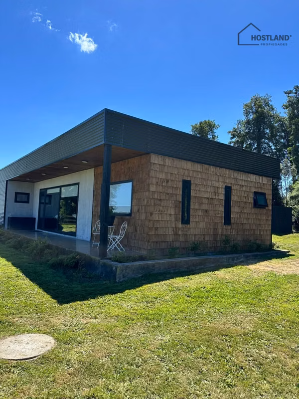 Casa Moderna en parcela con bosque nativo y piscina