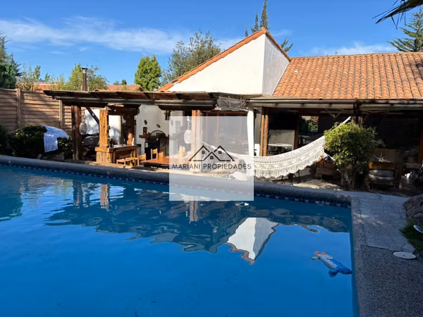 Gran Casa en Condominio Las Pircas | 1.000 m² | Piscina y Depto. Independiente